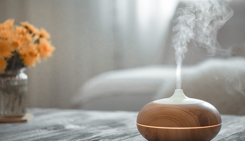 Un humidificateur sur une table.